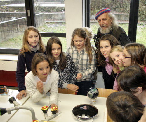 Hilli hat Zeit für und Geduld mit den Kindern (Foto:OBK)