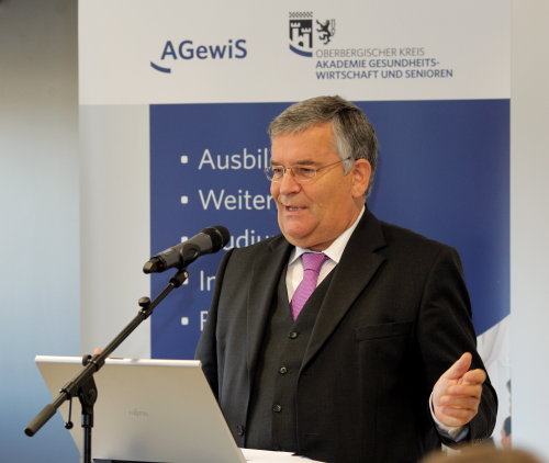 Landrat Hagen Jobi freute sich der AGewiS ein 