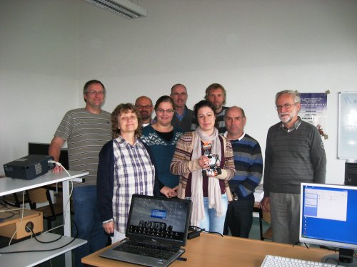Die Teilnehmerinnen und Teilnehmer  der ersten Roberta-Schulung im Oberbergischen (Foto: Peter Wolfslast)