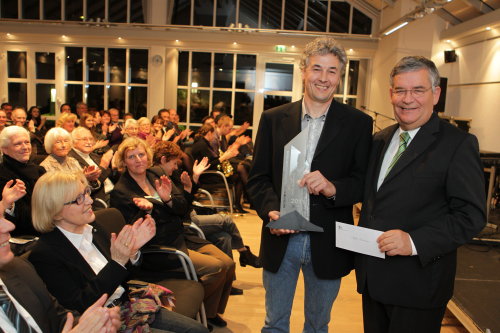 Der Bergneustäder Pianist und Komponist Stefan Heidtmann erhielt den 1. Kulturförderpreis 2011. (Foto: OBK)