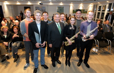 Landrat Hagen Jobi und die Preisträger 2011. (Foto: OBK)