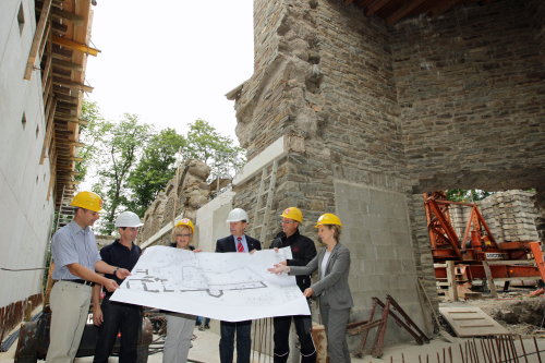 Die oberbergischen Unternehmen sind stolz an der Zukunftssicherung von Schloss Homburg mitzuwirken (Foto:OBK) Die oberbergischen Unternehmen sind stolz an der Zukunftssicherung von Schloss Homburg mitzuwirken (Foto:OBK)
