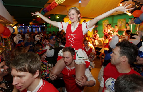 Die Tanzgruppe der KG Engelskirchen bereicherte das Bühnenprogramm. (Foto: OBK)