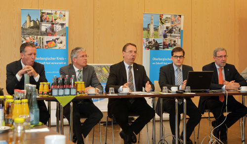 Kreisdirektor Jochen Hagt erläutert die Vorteile des Solarkataster. (Foto:OBK)