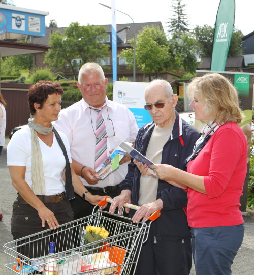 Sehr interessiert zeigten sich die Besucher des Infostandes. (Foto: OBK)