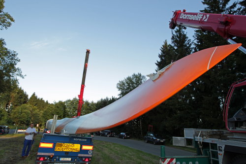 Mit eeiner Länge von 38,5 Metern beeindruckt der Flügel die Wanderer. (Foto: OBK)