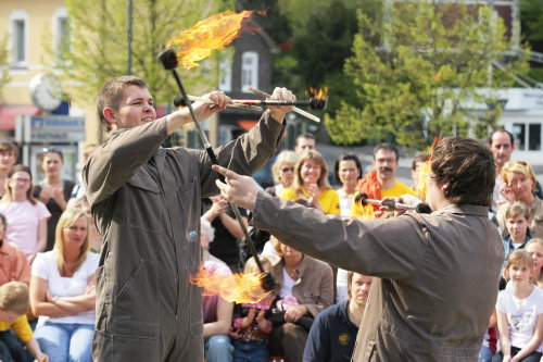 Ein weiteres Ferienspaß-Angebot: Feuerspucken und Jonglieren für Kinder. (Foto: OBK)