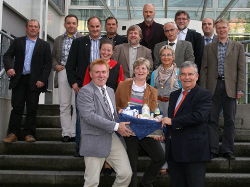 Kamen zur Feierstunde zum Erntedank zusammen: Vertreter der oberbergischen Landwirtschaft und Vertreter der zuständigen Ämter des Oberbergischen Kreises(Foto:OBK) 