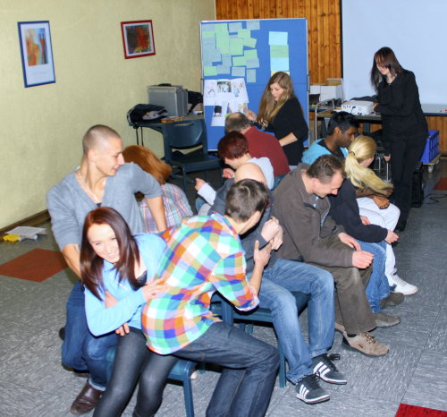 Die angehenden Jugendleiter in Aktion, beim praktischen Teil des Seminars (Foto:OBK)