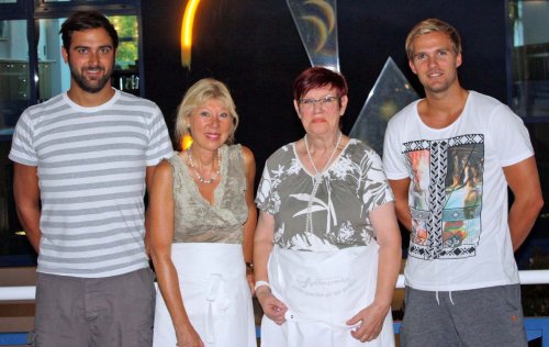Die Initiatoren der Kochaktion: Sebastian Friedrich, Ingeborg Schmidt-Clemens, Ute Fischer (beide AggerEnergie), Dominik Debus (Foto:OBK) Die Initiatoren der Kochaktion: Sebastian Friedrich, Ingeborg Schmidt-Clemens, Ute Fischer (beide AggerEnergie), Dominik Debus (Foto:OBK)