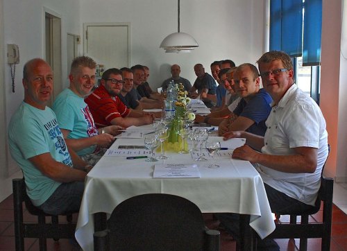 Die Rettungsassistenten bitten zu Tisch (Foto:OBK)