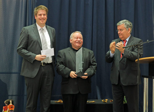 Thorsten Schmidt und Ulrich E. Hein erhielten von Landrat Hagen Jobi den begehrten Kulturförderpreis (Foto:OBK)