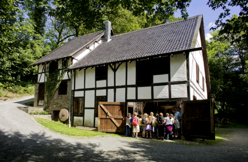 Die historische Mühle auf Schloss Homburg wird zum außergewöhnlichen Konzertort (Foto: Stefan Arendt, LVR) Die historische Mühle auf Schloss Homburg wird zum außergewöhnlichen Konzertort (Foto: Stefan Arendt, LVR)