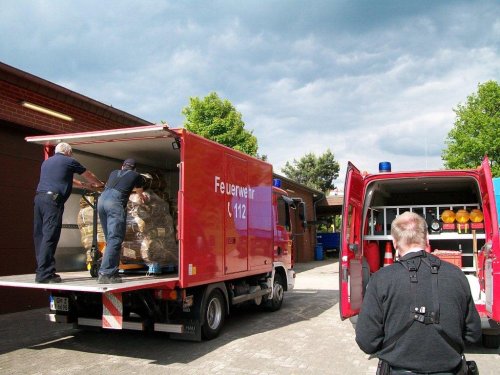 Einsatzfahrzeuge des Notfallzentrums Oberberg bringen die Sandsäcke zur Sammelstelle nach Köln (Foto: OBK) Einsatzfahrzeuge des Notfallzentrums Oberberg bringen die Sandsäcke zur Sammelstelle nach Köln (Foto: OBK)
