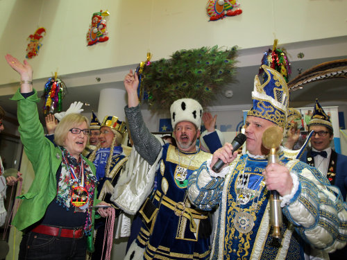 Die Narrenzunft Neye mit Prinz Bernd II., Jungfrau Georgina und Bauer Rudi.(Foto: OBK)