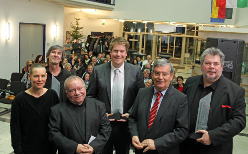 Die Preisträger des Kulturförderpreises 2013, (v.l.n.r.): Ursula Güdelhöfer, Dieter Baum, Ulrich E. Hein, Thorsten Schmidt, Landrat Hagen Jobi und Thomas Knura (Foto:OBK) 