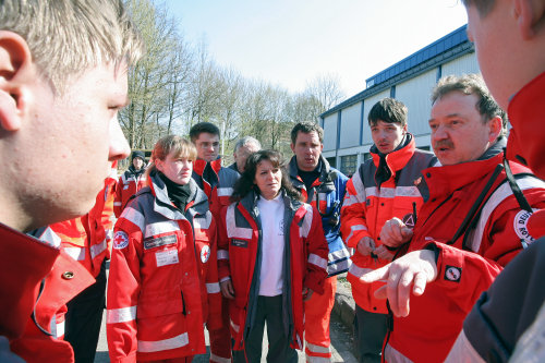 Lagebesprechung der Einsatzkräfte des DRK. (Foto:OBK)