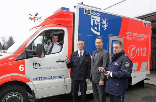 Kreisdirektor Jochen Hagt bei der Vorstellung der Digitalfunktechnik für Polizei, Feuerwehr und Rettungsdienst (Foto:OBK) Kreisdirektor Jochen Hagt bei der Vorstellung der Digitalfunktechnik für Polizei, Feuerwehr und Rettungsdienst (Foto:OBK)