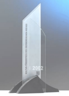 Abbildung der zu verleihenden Skulptur beim Kultur-Förderpreis 2002