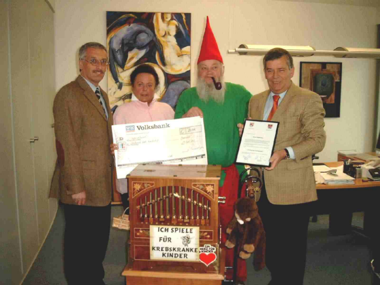 Foto zeigt v.l.n.r. Bürgermeister Uwe Töpfer, Gerlinde Ruf, Walter Kopperberg und Landrat Hagen Jobi Foto zeigt v.l.n.r. Bürgermeister Uwe Töpfer, Gerlinde Ruf, Walter Kopperberg und Landrat Hagen Jobi