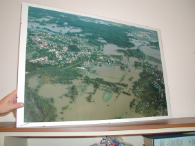 Luftbildaufnahme eines von der Elbe überschwemmten Gebietes Luftbildaufnahme eines von der Elbe überschwemmten Gebietes