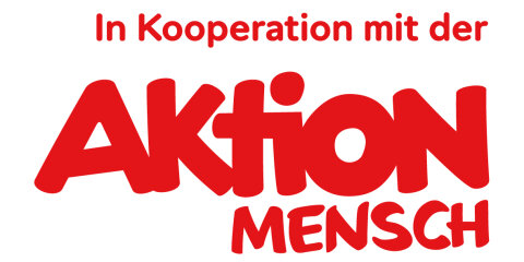 Das Bild zeigt den Text 'In Kooperation mit der' in einer roten, schlichten Schrift. Darunter steht 'AKTION MENSCH' in einer größeren, verspielten roten Schrift.