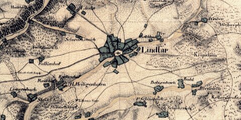 Historische Karte mit der Beschriftung 'Lindlar' im Zentrum. Gebäude, Straßen und umliegende Ortschaften sind eingezeichnet. Hügel und Wälder sind durch Schraffuren dargestellt.