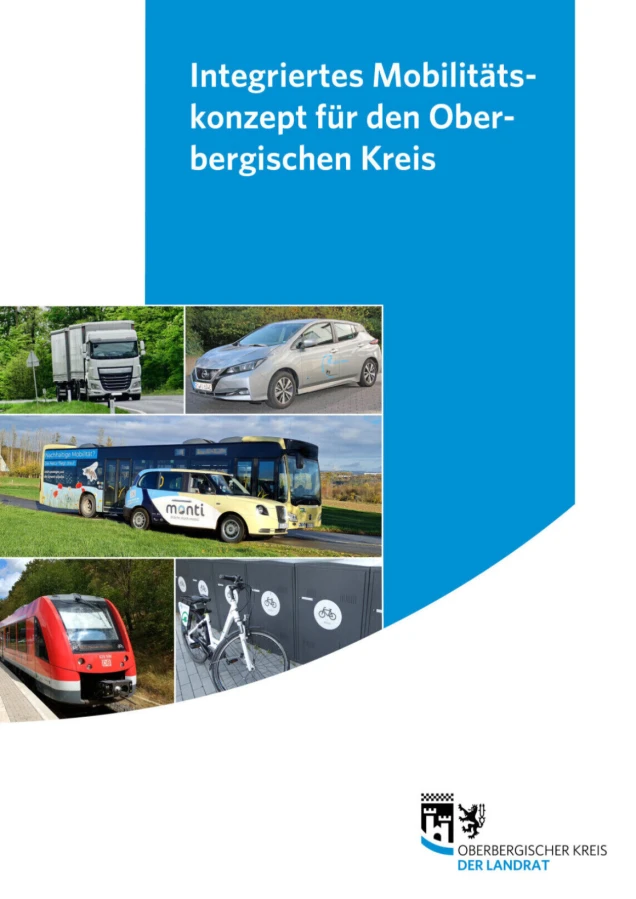 Titelblatt eines Konzeptes mit blauem Hintergrund und dem Titel 'Integriertes Mobilitätskonzept für den Oberbergischen Kreis'. Darunter Fotos von einem Lkw, einem Elektroauto, einem Bus, einem Kleinbus (monti), einem Zug und einem Fahrrad mit Fahrradboxen. Unten rechts das Logo des Oberbergischen Kreises mit dem Schriftzug 'Der Landrat'.