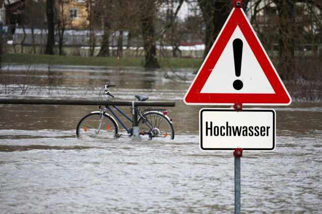 Stadt in der Gewalt des Wassers