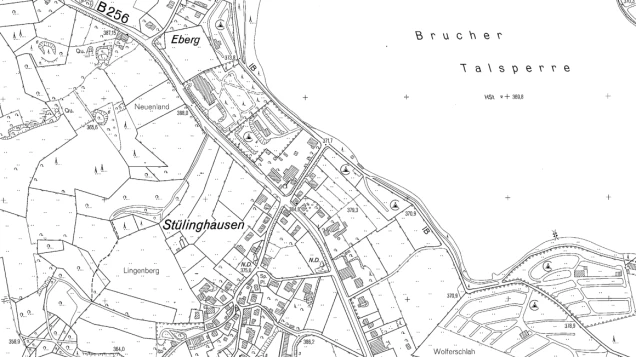 Schwarz-weiße historische topografische Karte eines Gebiets um die Brucher Talsperre. Markiert sind Straßen, Gebäude, Flächen und Ortsnamen wie Stülinghausen.