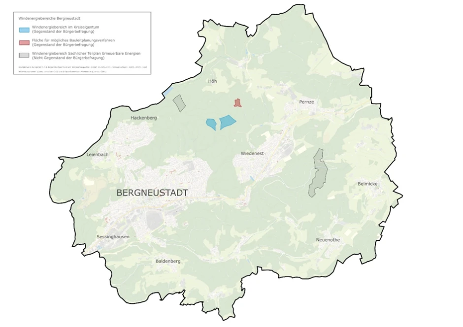 Karte von Bergneustadt mit markierten Windenergiegebieten. Bereiche in Blau und Rot zeigen Flächen für mögliche Bauleitplanungsverfahren und Kreiseigentum.