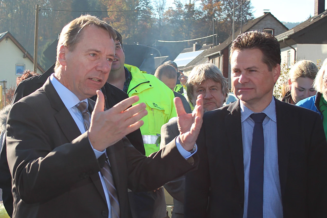 Landrat Jochen Hagt und Bürgermeister Ulrich Stücker. (Foto: OBK)