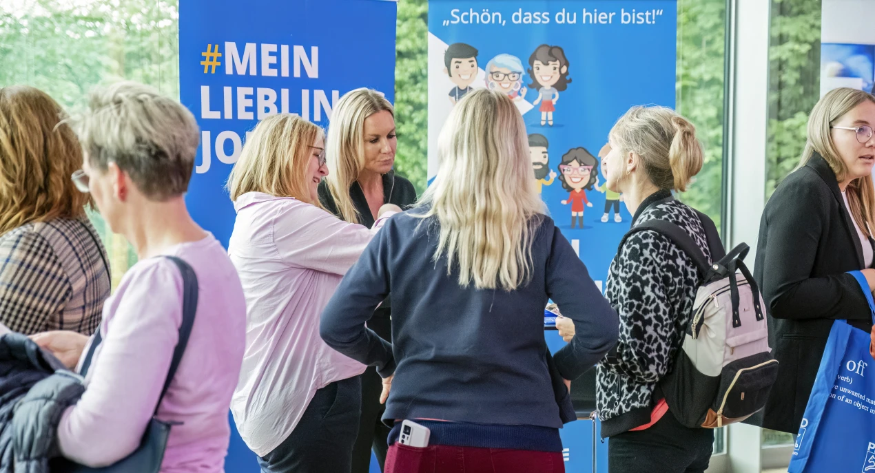 Die Teilnehmerinnen kamen schnell miteinander ins Gespräch, um sich über ihre beruflichen Perspektiven auszutauschen. (Foto: OBK) 