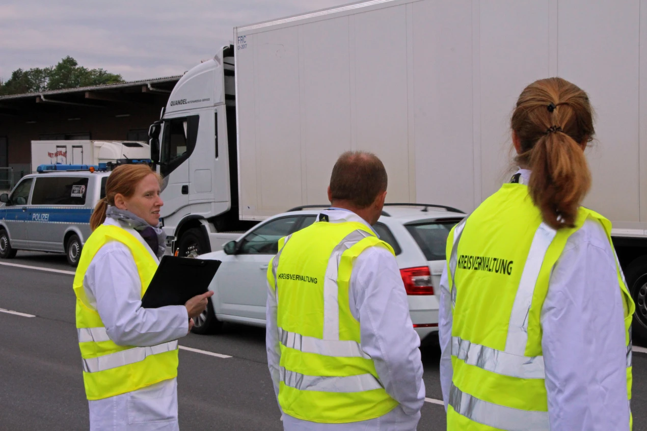 Die Kontrollen an der B 55 wurden von Mitarbeitenden der Kreispolizeibehörde unterstützt. (Foto: OBK)