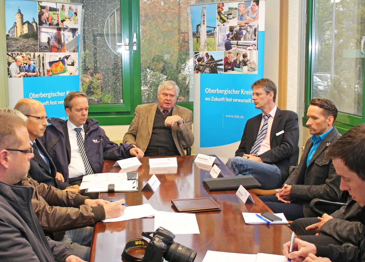 Bei der Pressekonferenz mit anschließendem Rundgang durch die Einrichtung informierten Klaus Grootens,Dr. Jorg.Nürmberger, Michael Schell (Stadt Wiehl)und Stephanus Kötting (Kreisverwaltung)über den Stand der Vorbereitungsmaßnahmen. Foto: OBK