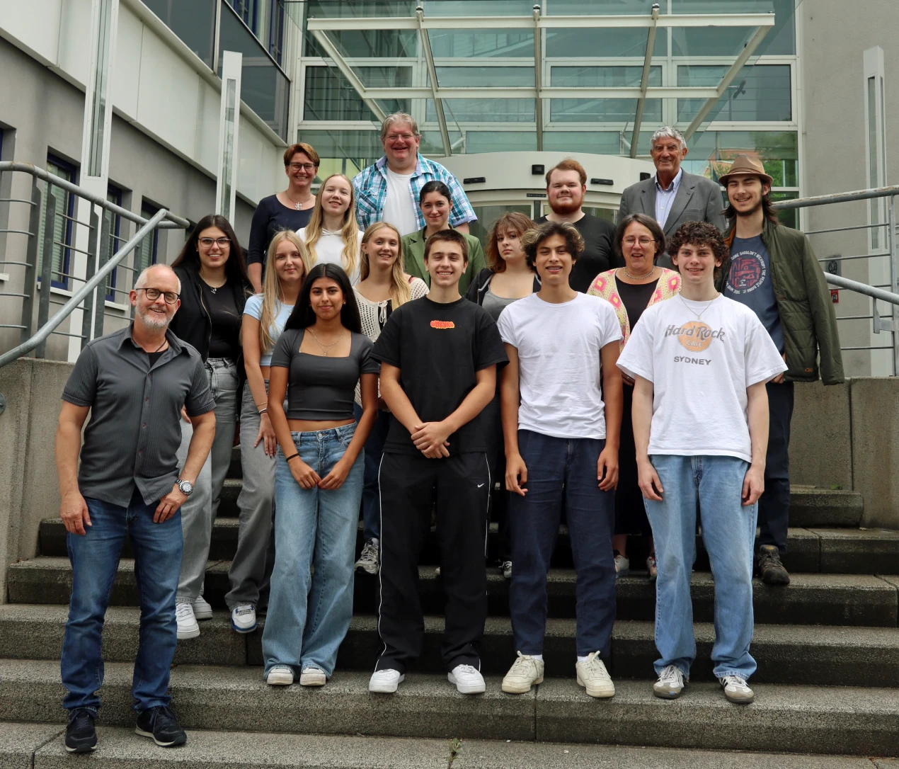 Die US-Schülergruppe kam zum Austauschbesuch mit Schülerinnen und Schülern des Kaufmännischen Berufskollegs Oberberg. Der stellvertretende Landrat Prof. Dr. Friedrich Wilke empfing die Schülerinnen und Schüler und Lehrkräfte (Foto: OBK)