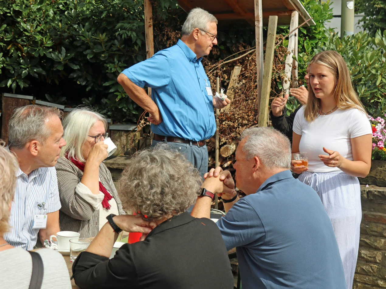 Martha Müller ist im Vorsitz der Dorfgemeinschaft Schönenborn aktiv und hat das große Engagement vor Ort erläutert. (Foto: OBK)