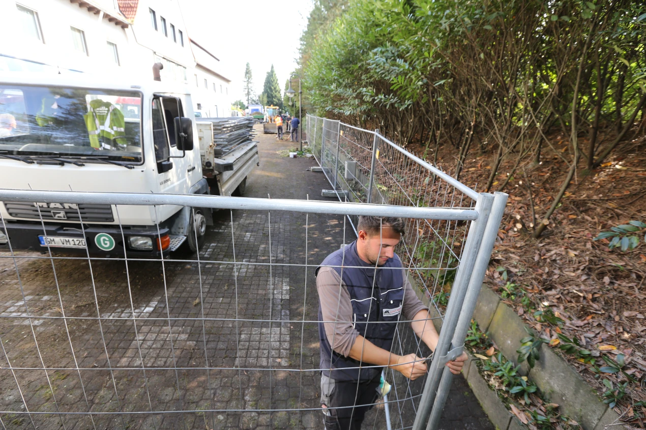 Zur Sicherheit wurden Bauzäune aufgestellt. (Foto: OBK)