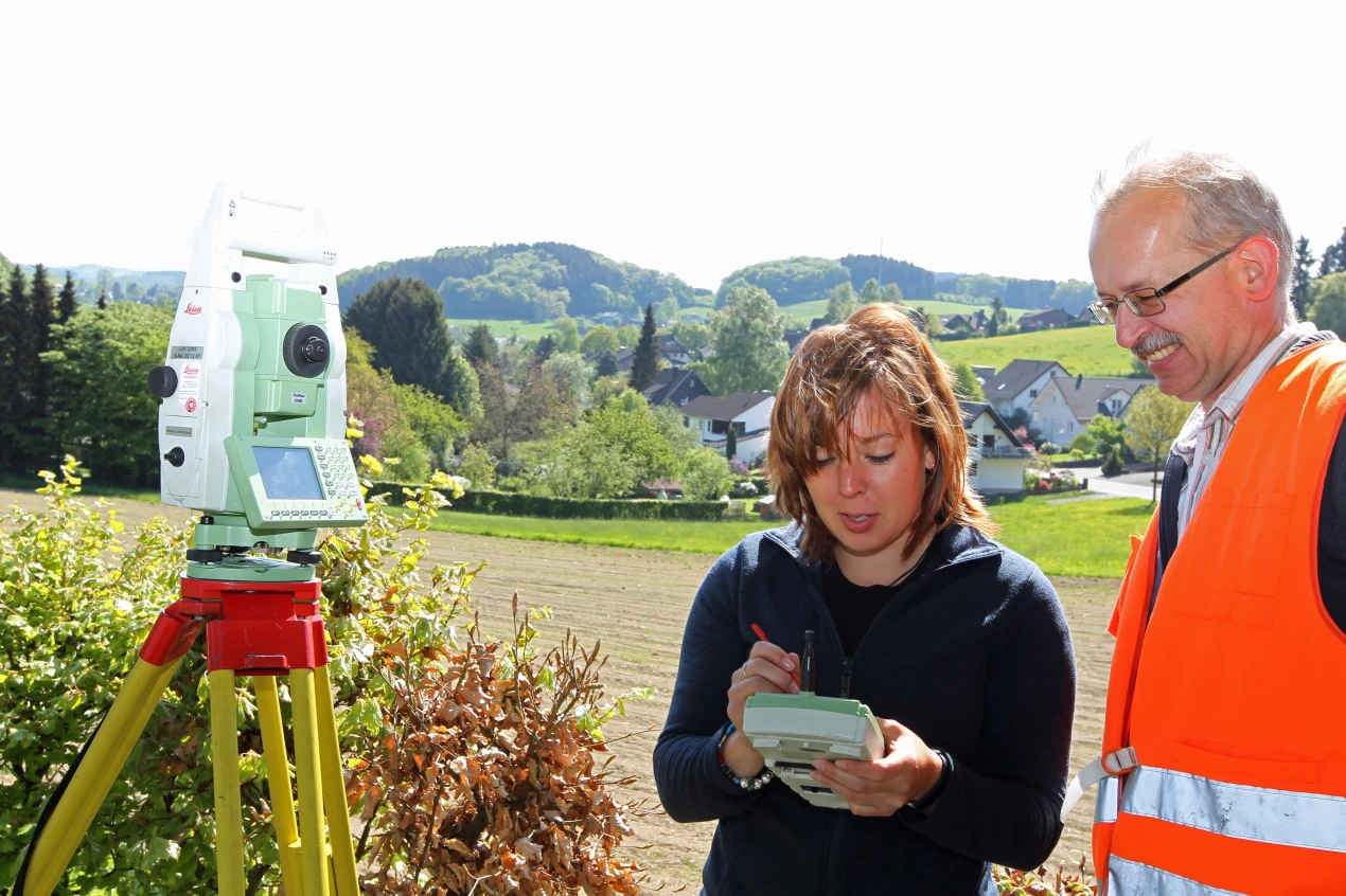 Während des Girls' Day am 27. April 2017 wird in der Kreisverwaltung der Beruf der Vermessungstechnikerin vorgestellt. (Foto: OBK)