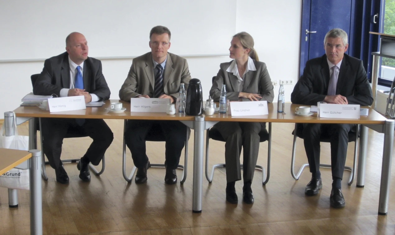 v.l.n.r.: Martin Honig, Vorsitzender Haus & Grund Kreis Oberberg e.V.; Thomas Hilgers, Rechtsberater Mieterverein Oberberg e.V.; Ellen Lindner, Geschäftsführung Rheinische Immobilienbörse e.V.; Volker Gülicher, Vorsitzender Gutachterausschuss für Grundstückswerte im Oberbergischen Kreis (Foto:OBK)