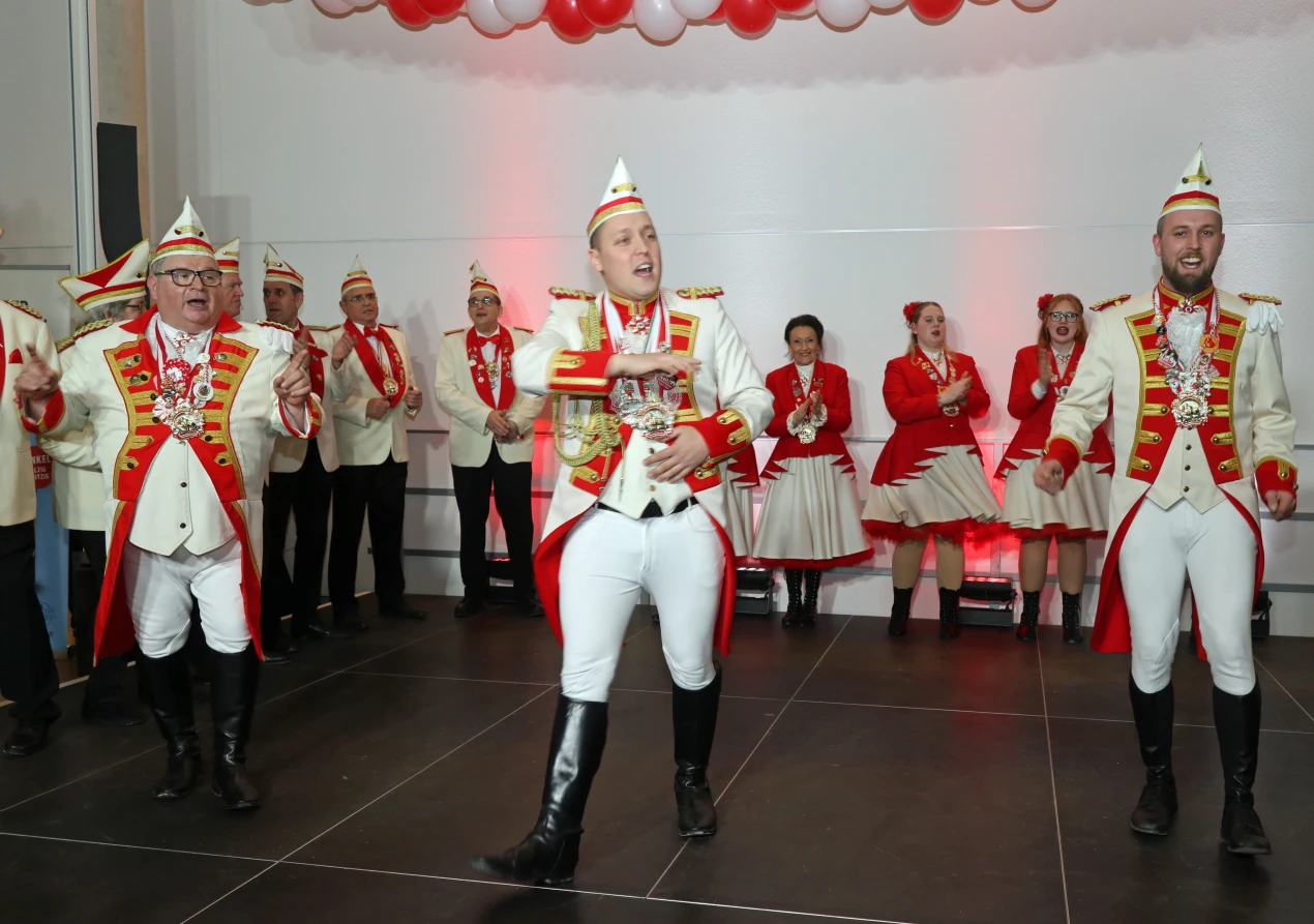 Die Karnevalsgesellschaft Baulemann anno pief rot-weiß Wipperfürth von 2010 e. V. wurde von ihren Vorsitzenden engagiert vertreten. (Foto: OBK) 