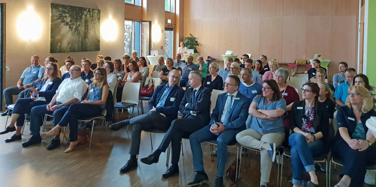 Zahlreiche Interessenten nutzten das vielseitige Informationsangebot und den Austausch mit Berufswahlexperten. (Foto: OBK)