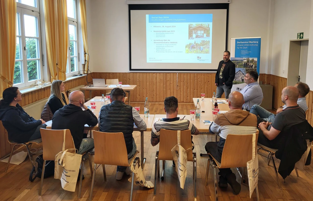 Viele Dorfvereine und Dorfgemeinschaften nutzen die kostenfreien Angebote des Dorfservice Oberberg, unter anderem die Veranstaltungsreihe Dorfgespräche. (Foto: OBK)