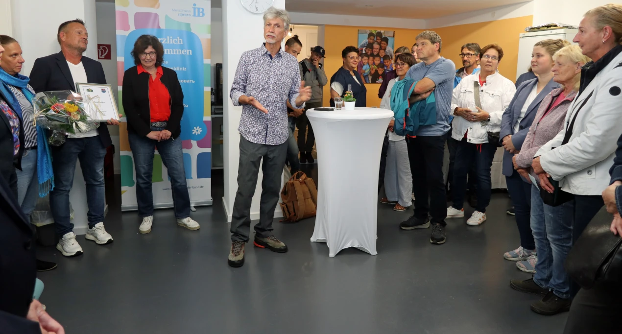 Jörn Materne, der als Ansprechpartner und Lotse im Familienbüro Morsbach tätig ist, setzt auf Netzwerkarbeit um bedarfsgerechte Angebote für Familien in Morsbach zu entwickeln und bereitzustellen. (Foto: OBK).