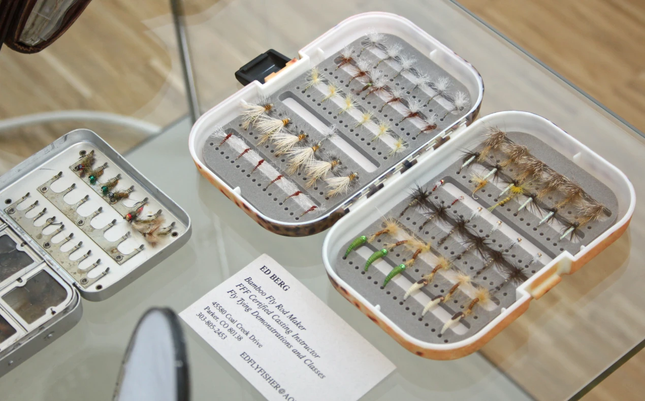 Kunstfliegen dienen als Angelköder. (Foto: OBK)