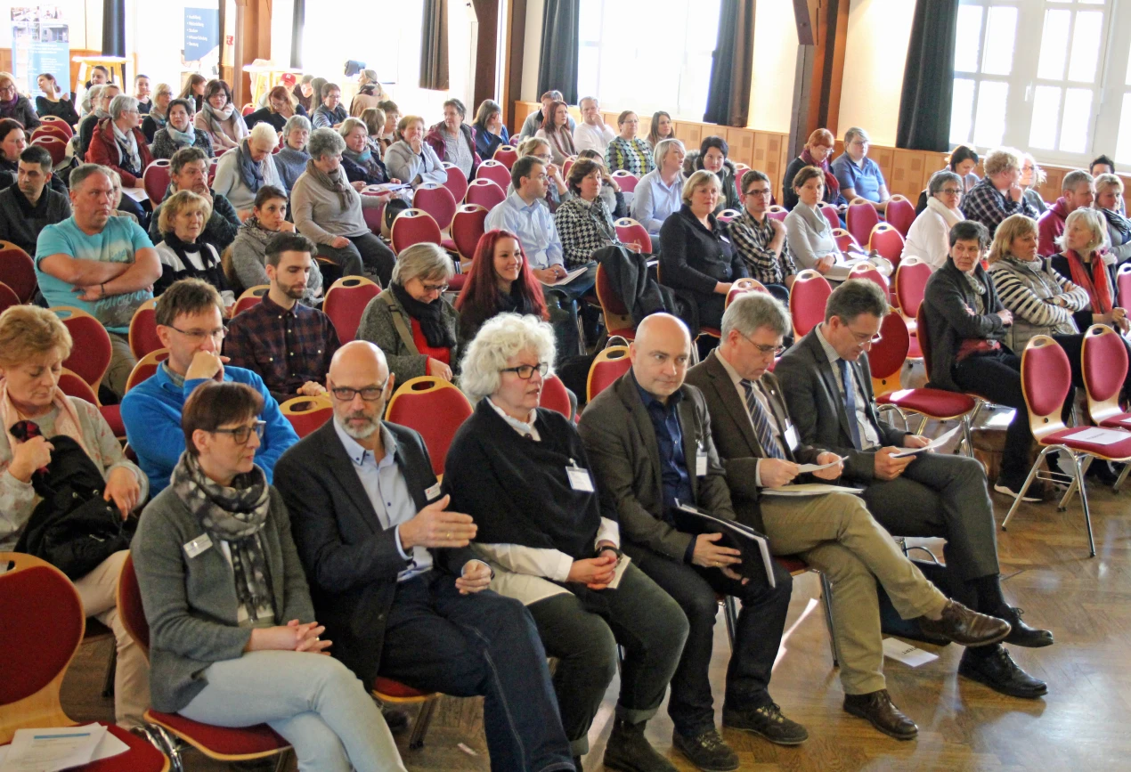 Über Details der Qualitätsstandards und die Umsetzung der Selbstverpflichtungserklärung gab es regen Austausch nach einem Fachvortrag des Pflegewissenschaftlers Dr. German Quenrheim (Foto: OBK).