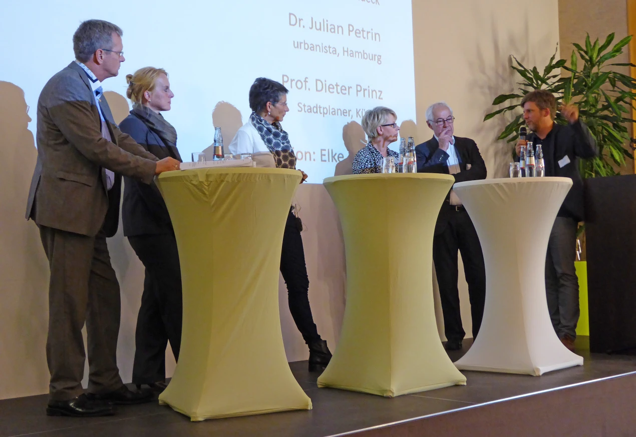 Die Veranstaltung bot einen ersten inhaltlichen Einblick zur REGIONALE-Bewerbung und wurde mit einer Podiumsdiskussion beendet. (Foto: OBK)