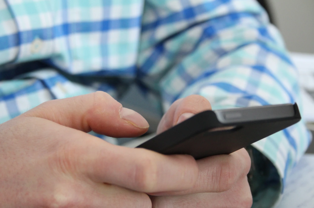 Grade Jugendliche verbringen sehr viel Zeit in sozialen Netzwerken. (Foto: OBK)