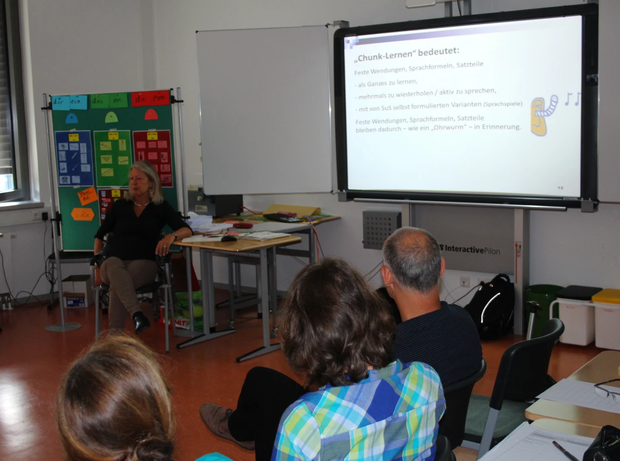 Beim Chunk-Lernen lernen Schülerinnen und Schüler nicht einzelne Begriffe sondern feste Wendungen und Satzteile als Ganzes.(Foto: OBK)