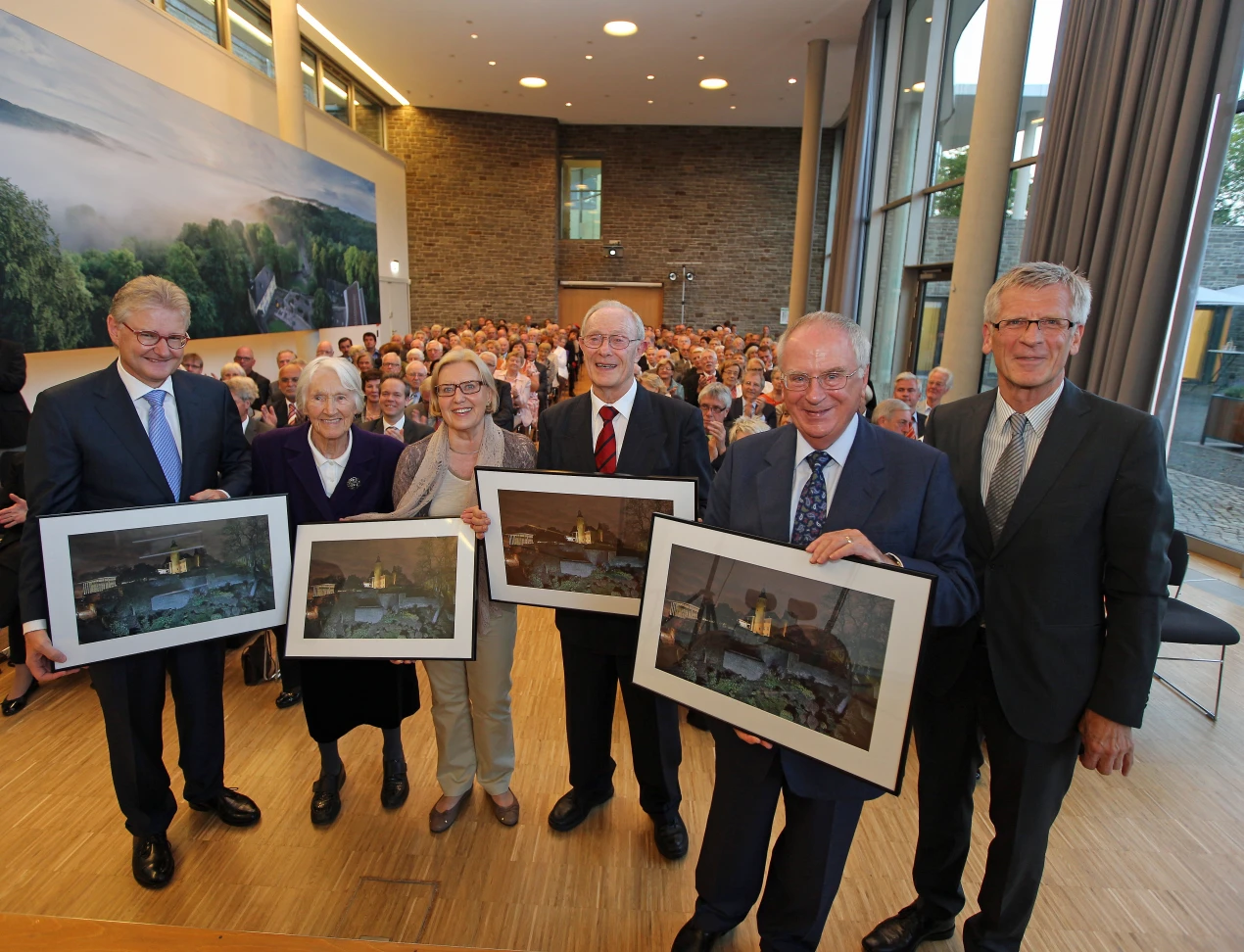 Ehrung für verdiente Mitglieder (v.l.n.r.): Michael Pfeiffer, Anneliese Mehlau, Ursula Mahler, Dr. Dieter Fuchs, Christian Peter Kotz, Bernd Hombach (Foto:OBK)